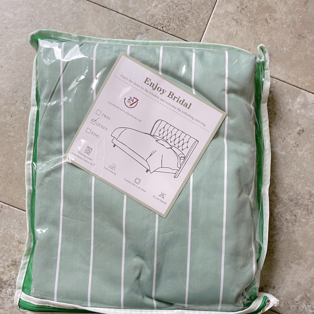 Queen fitted sheet- new